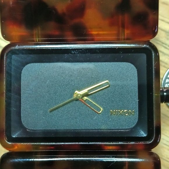 X The Vega Tortoise shell acrylic w/elastic band Black Dial 3 gold hand movement - Picture 2 of 11